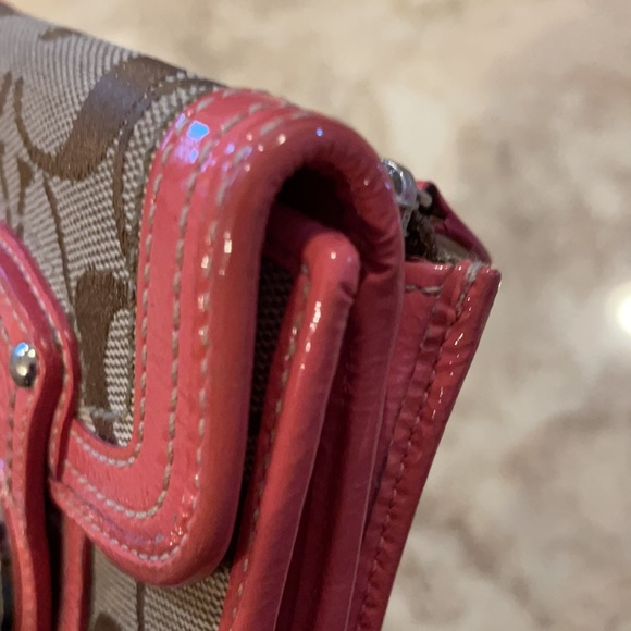 Coach bifold wallet with pink leather trim - Picture 7 of 7